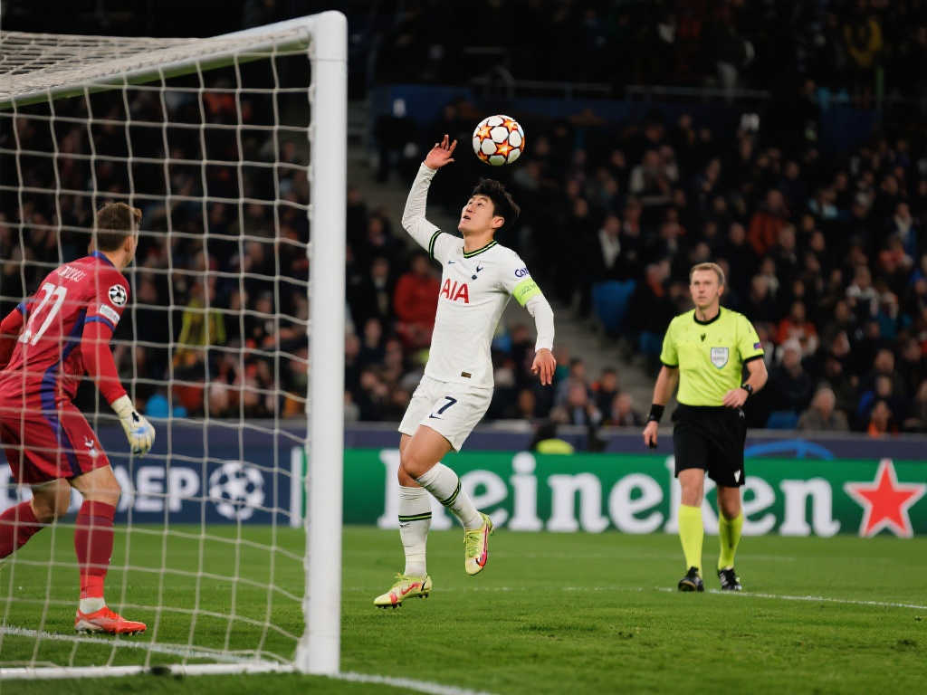 现他对年轻 现他对年轻